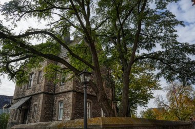 Limburg Lahn 'daki katedralin yakınındaki tarihi ev.