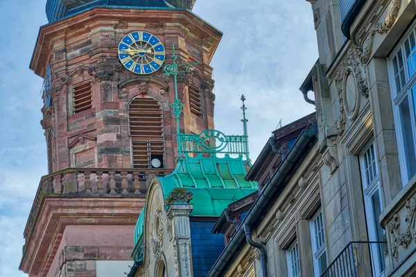 Storico Campanile Vecchie Facciate Nel Centro Heidelberg — Foto Stock