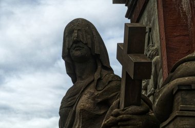 Heidelberg 'de bir köprüde tarihi heykel