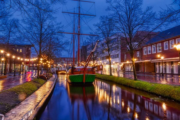 Historisch Zeilschip Hoofdvaart Papenburg Tijdens Het Blauwe Uur — Stockfoto