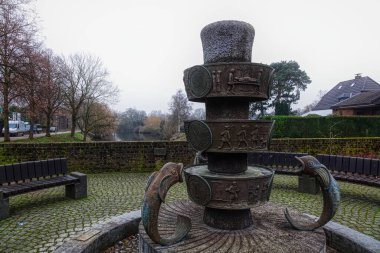 Krefeld Linn 'in tarihi merkezinde çeşme