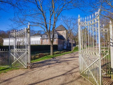 Juechen 'deki kapı ve tarihi kale