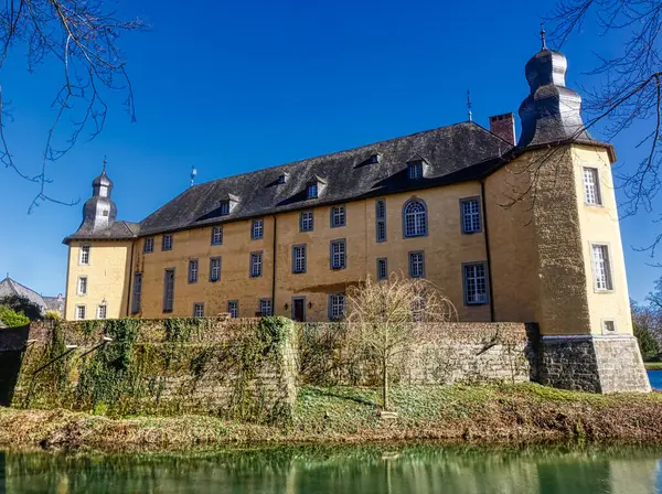 Schöne Historische Wasserburg Jüchen — Stockfoto