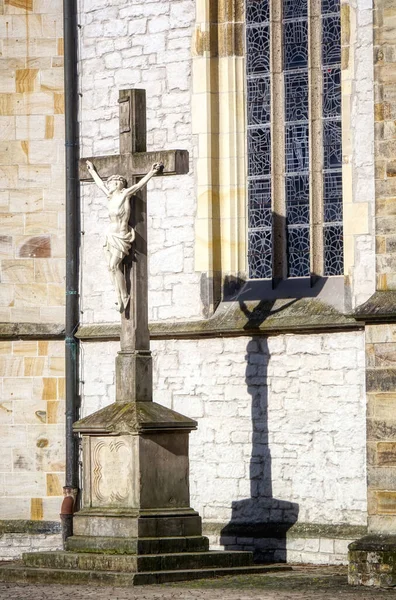维尔纳市中心一座教堂的历史十字架 — 图库照片