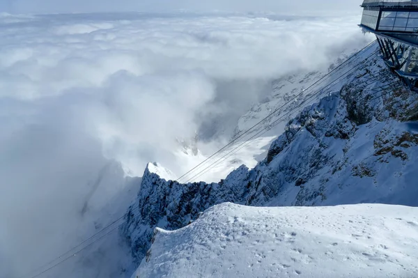 알프스산맥 Zugspitze 케이블카 역에서 바라본 — 스톡 사진