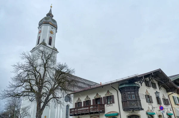 Historische Kirche Und Häuser Garmisch Partenkirchen — Stockfoto