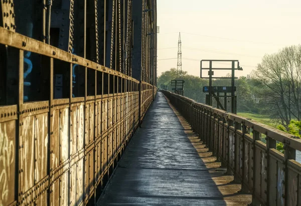 Историческом Железнодорожном Мосту Через Рейн Дуйсбурге Хохфельд — стоковое фото
