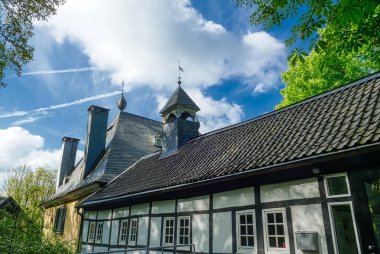 Wuppertal Lntenbeck 'teki bir kalenin tarihi yarı keresteli binası.