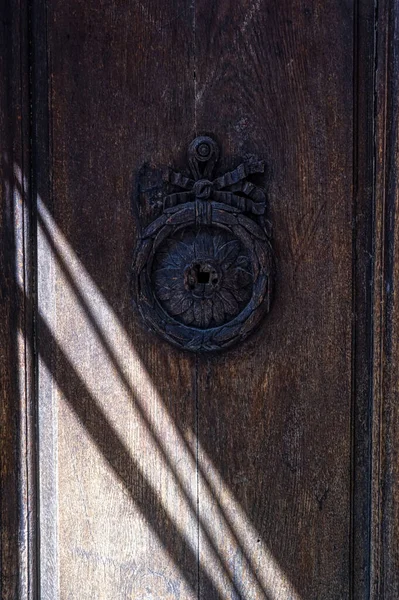 Старая Деревянная Дверь Историческом Центре Дюссельдорфа — стоковое фото