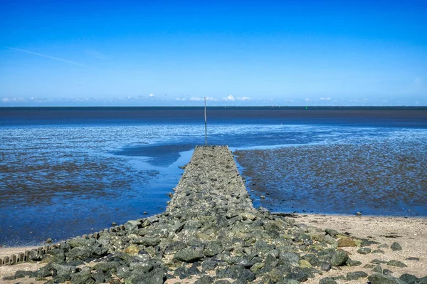 Jetty Cuxhaven 'daki Kuzey Denizi sahilinde.