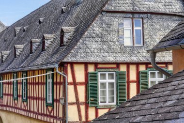 Bacharach 'ın eski merkezindeki tarihi yarı keresteli bina.