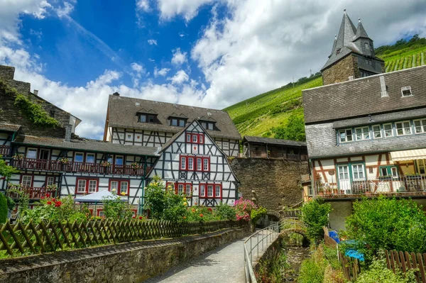 Bacharach 'ın Malerwinkel bölgesinde tarihi evler ve yollar