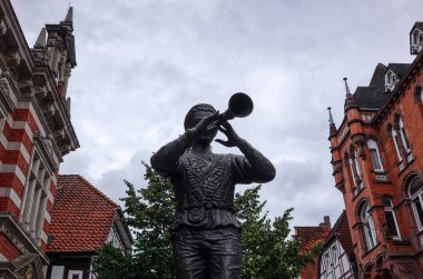 Pied Piper heykeli Hamelin 'in tarihi merkezinde