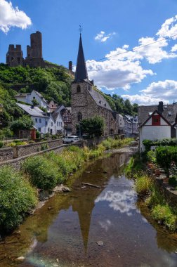 Monreal 'in tarihi merkezine bak