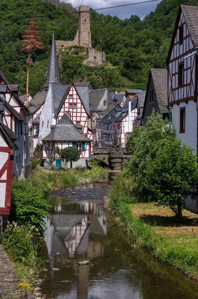 Castle Historical Half Timbered Houses River Old Centre Monreal — Stockfoto