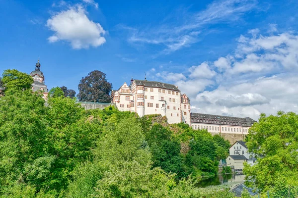 Zabytkowy Zamek Nad Rzeką Lahn Weilburgu — Zdjęcie stockowe