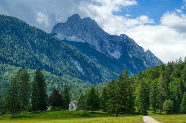 Lautersee mountain pasture and view at the Wetterstein peaks near Mittenwald