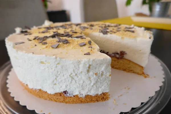 Sliced Cheese Cream Cake Raspberries Chocolate Sprinkles Lemon — Stockfoto
