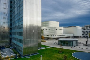 Düsseldorf 'taki modern mimari ve tiyatro binası