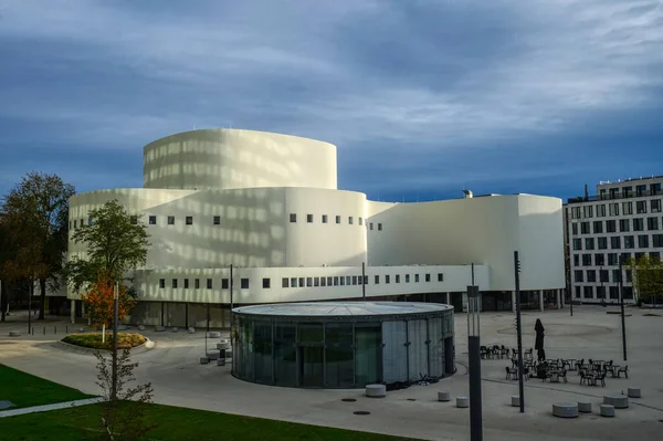 Edificio Teatro Moderno Düsseldorf — Foto de Stock