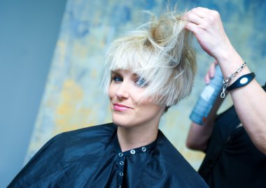 Yeni saç modeli yapma