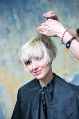 Yeni saç modeli yapma