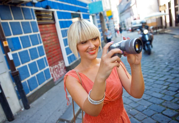 Kamera kadınla — Stok fotoğraf