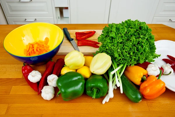 Verduras sobre la mesa — Foto de Stock