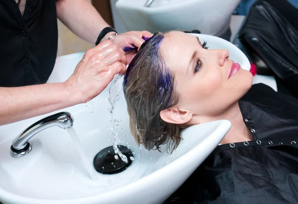 Washing hair — Stock Photo, Image