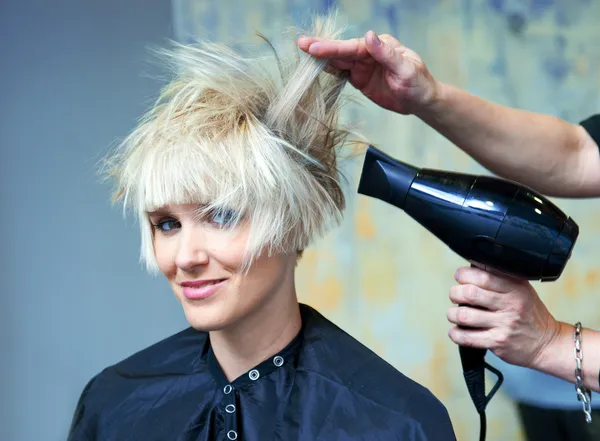 Haare trocknen — Stockfoto