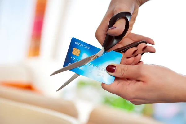 Corte de cartão de crédito — Fotografia de Stock