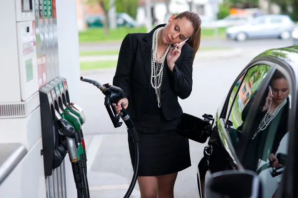 Elegant woman in gas station — Stock Photo, Image