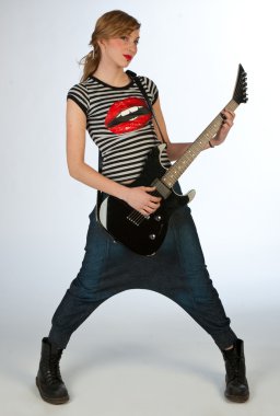 gitar ile genç kız
