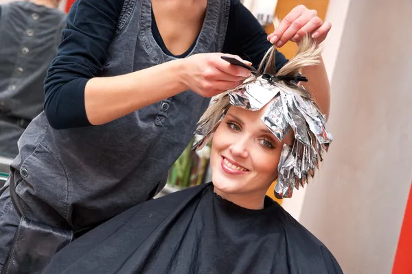 Coloring hair — Stock Photo, Image