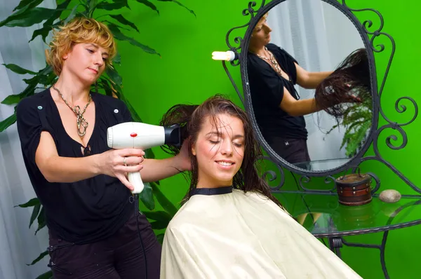 Hair stylist at work — Stock Photo, Image