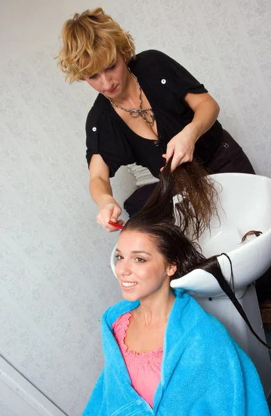 Friseur bei der Arbeit — Stockfoto