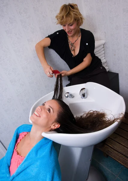 Friseur bei der Arbeit — Stockfoto