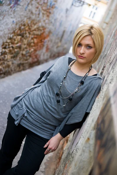 Blond woman in the street — Stock Photo, Image