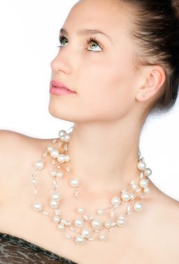 güzel bir kız ile kolye