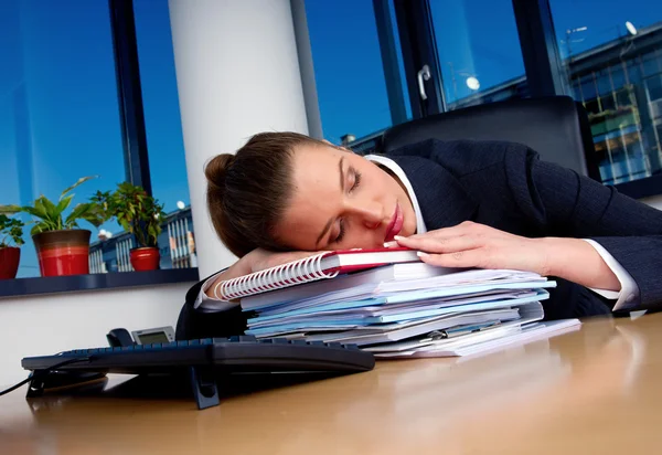 Mujer de negocios durmiendo —  Fotos de Stock