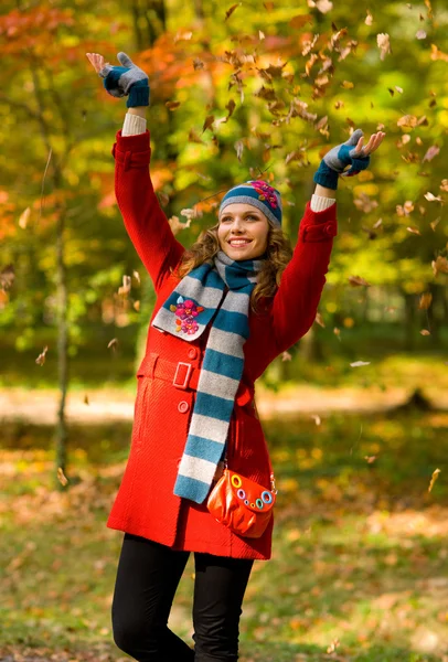 Woman in autumn — Stock Photo, Image