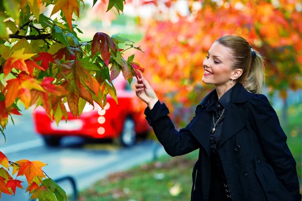 Autumn woman — Stock Photo, Image