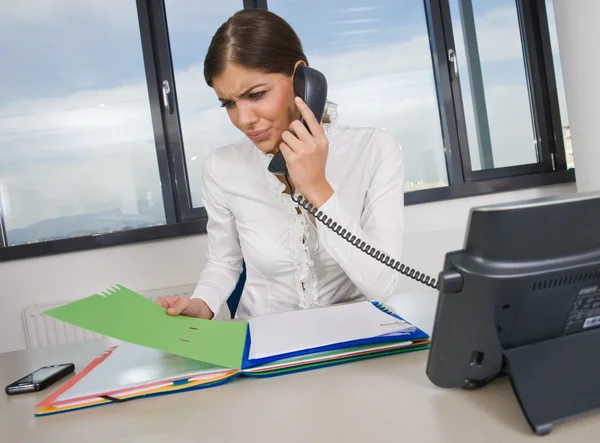 Mujer de negocios en la oficina — Foto de Stock