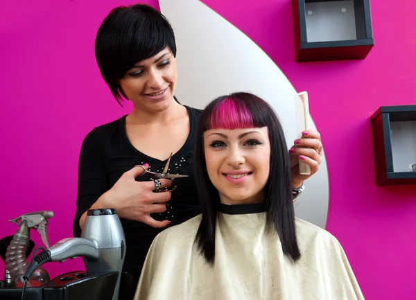 Friseur bei der Arbeit — Stockfoto