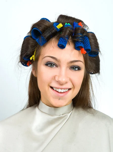 Frau mit Haarrollen — Stockfoto