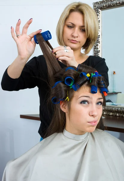 Haarstylist in werk — Stockfoto