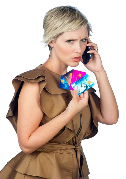 Donna con carte di credito e telefono cellulare — Foto Stock