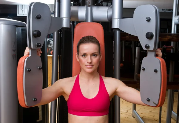 Ženy cvičení v tělocvičně — Stock fotografie