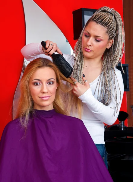 Hair stylist at work — Stock Photo, Image