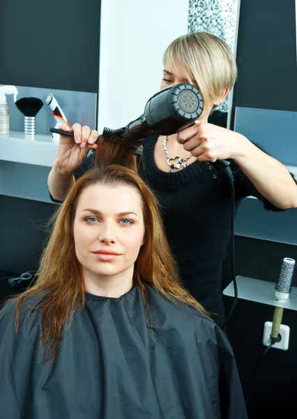 Hair stylist at work — Stock Photo, Image